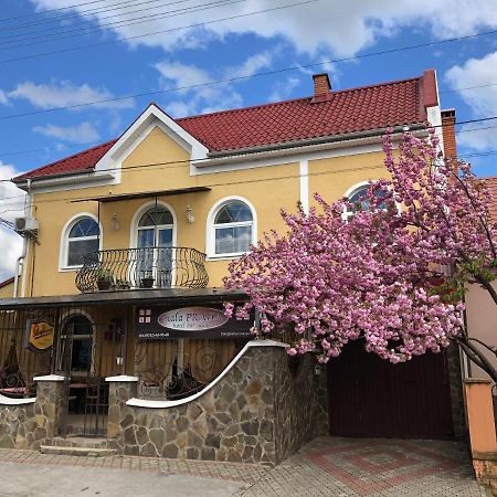 Mala Praha Hotel Ужгород Екстериор снимка