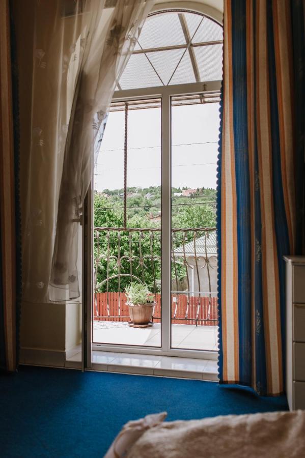 Mala Praha Hotel Ужгород Екстериор снимка