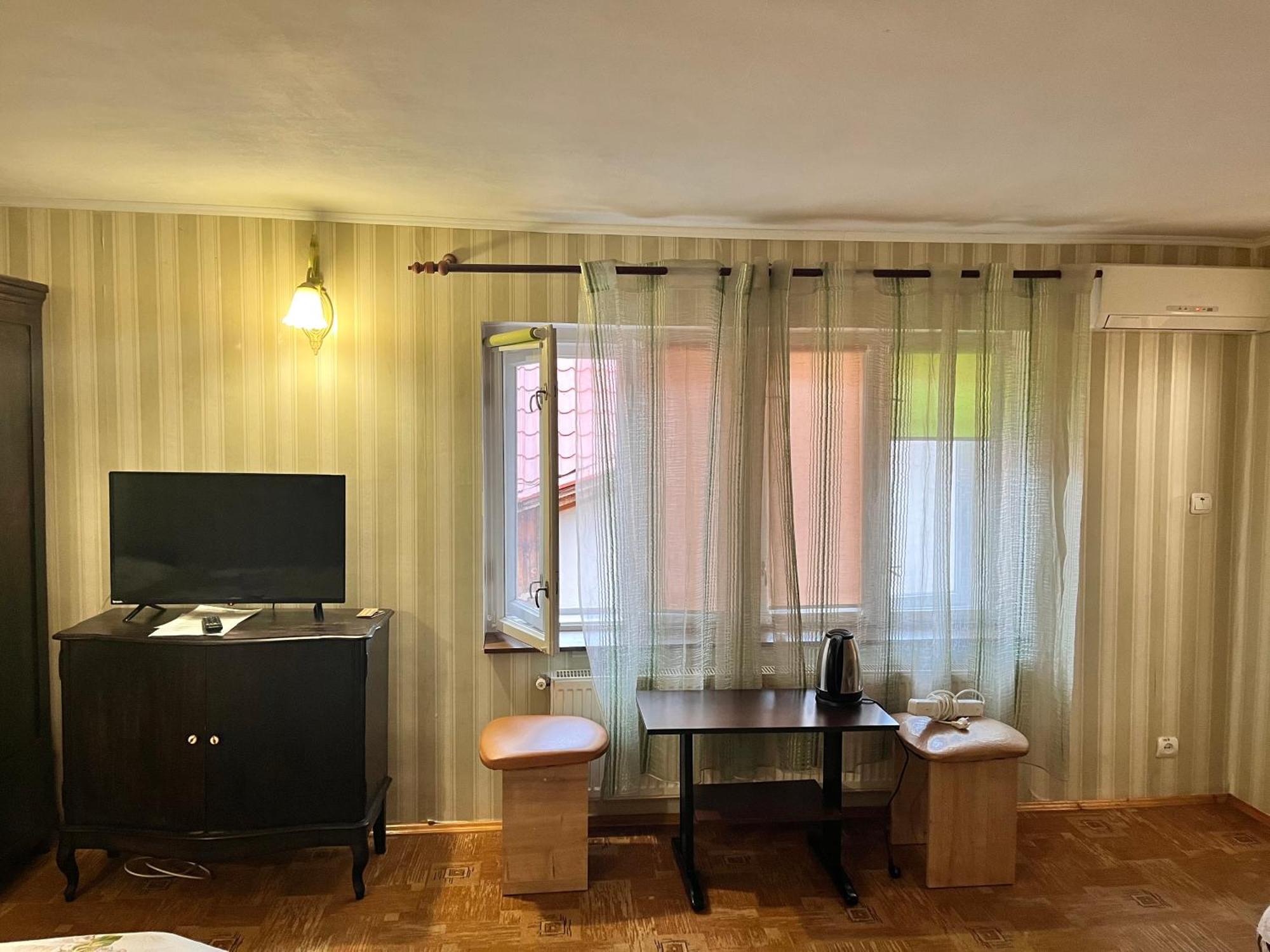 Mala Praha Hotel Ужгород Екстериор снимка