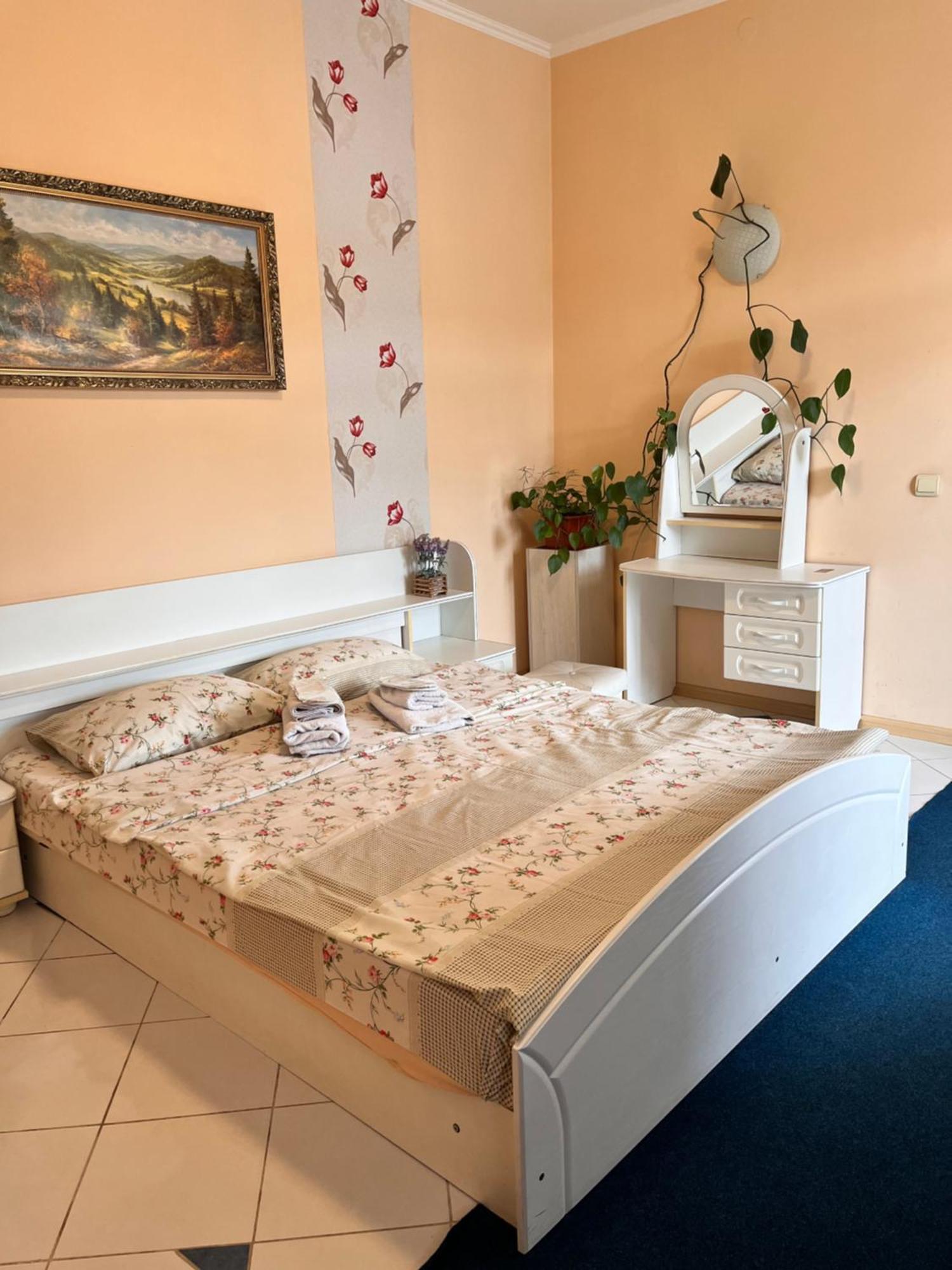 Mala Praha Hotel Ужгород Екстериор снимка