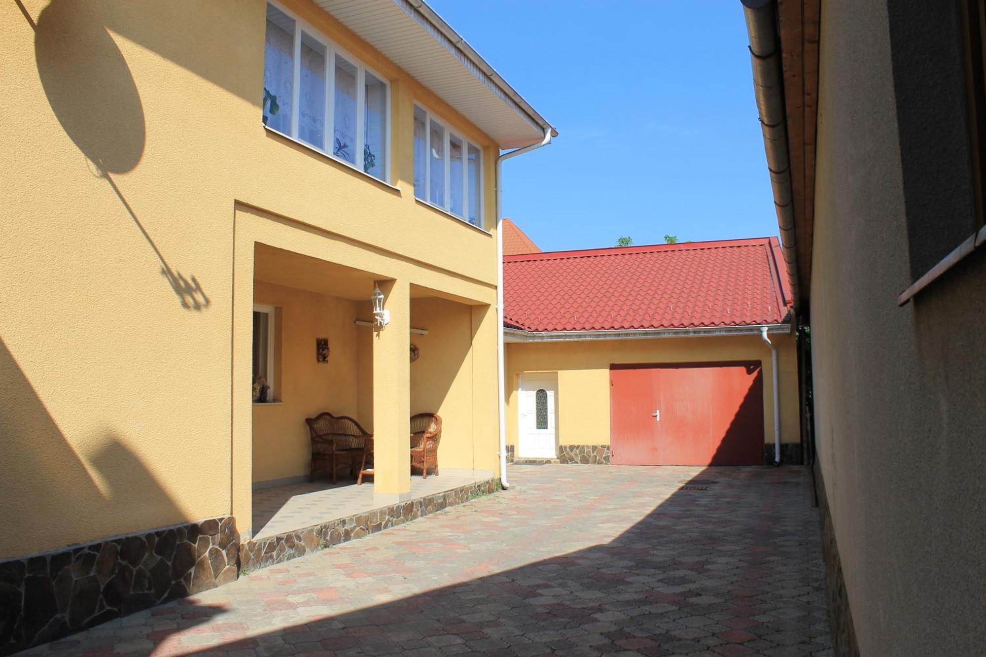 Mala Praha Hotel Ужгород Екстериор снимка